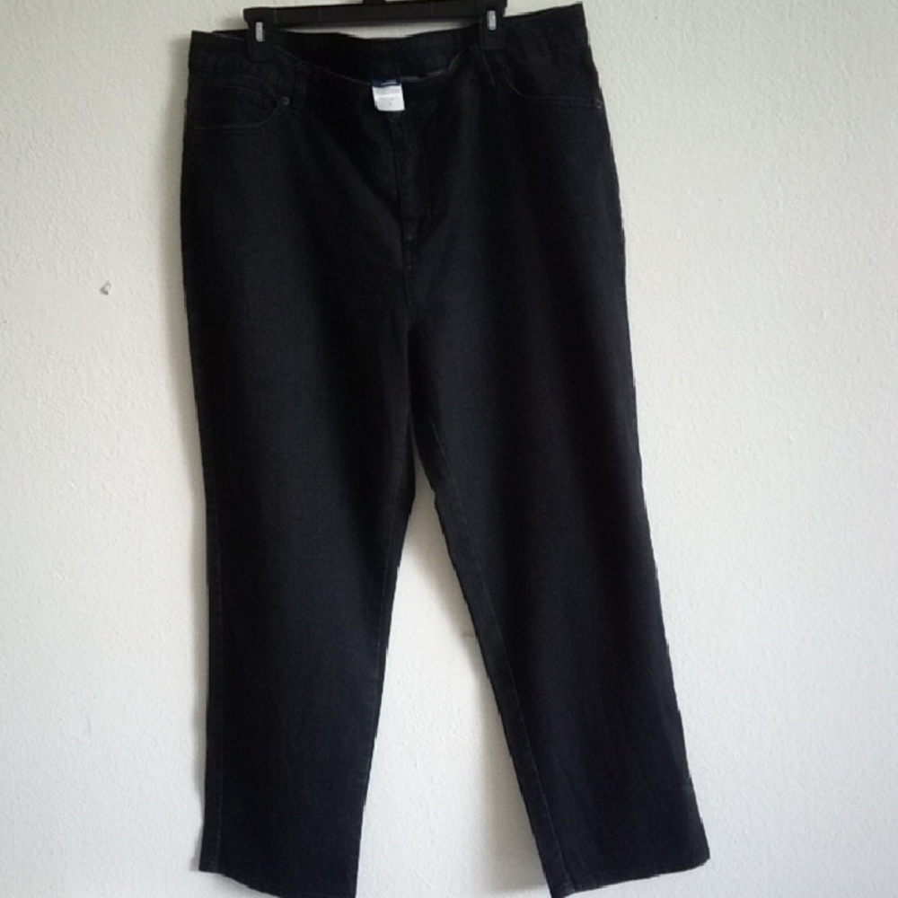 Basic Editions Women's Black Straight Leg Jeans